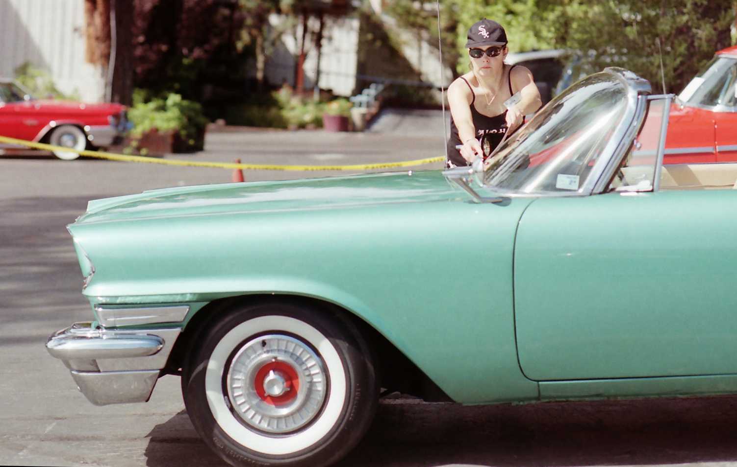 Carole Mikonis with Green 300C.jpg, 8/30/2005, 83 kB