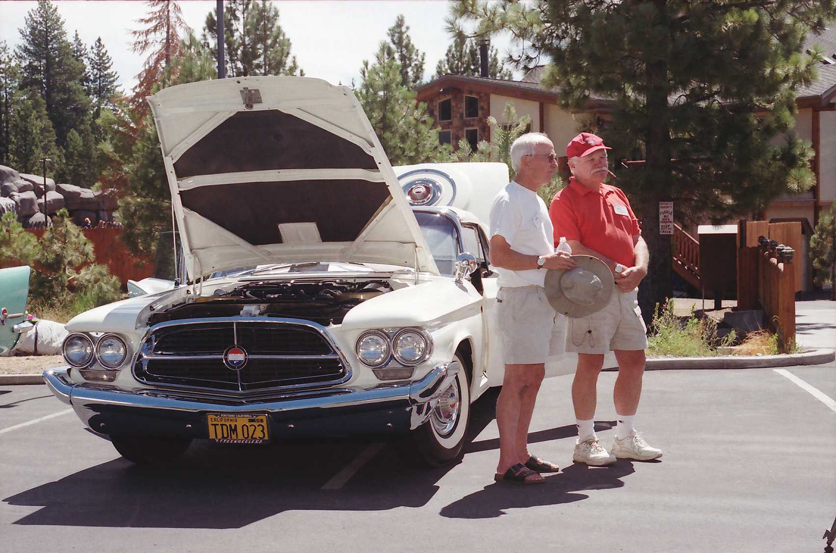 Henry Hopkins & Richard Palmer with Their 300F.jpg, 8/30/2005, 179 kB